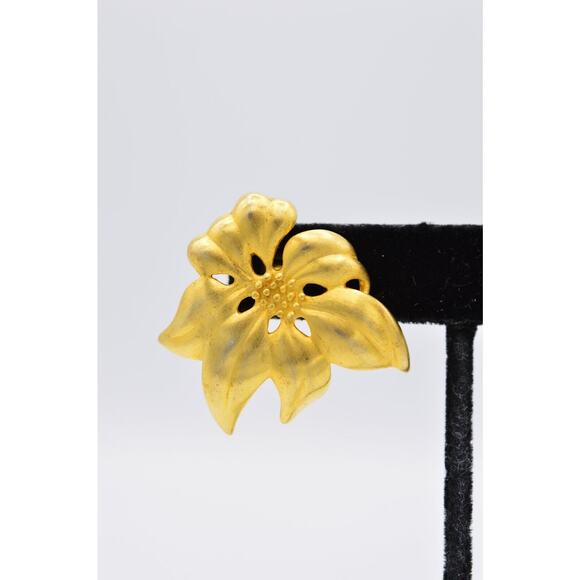 Givenchy Vintage Flower Earrings Brushed Gold Poinsettia Chunky Signed 80s BinAB - Picture 6 of 9